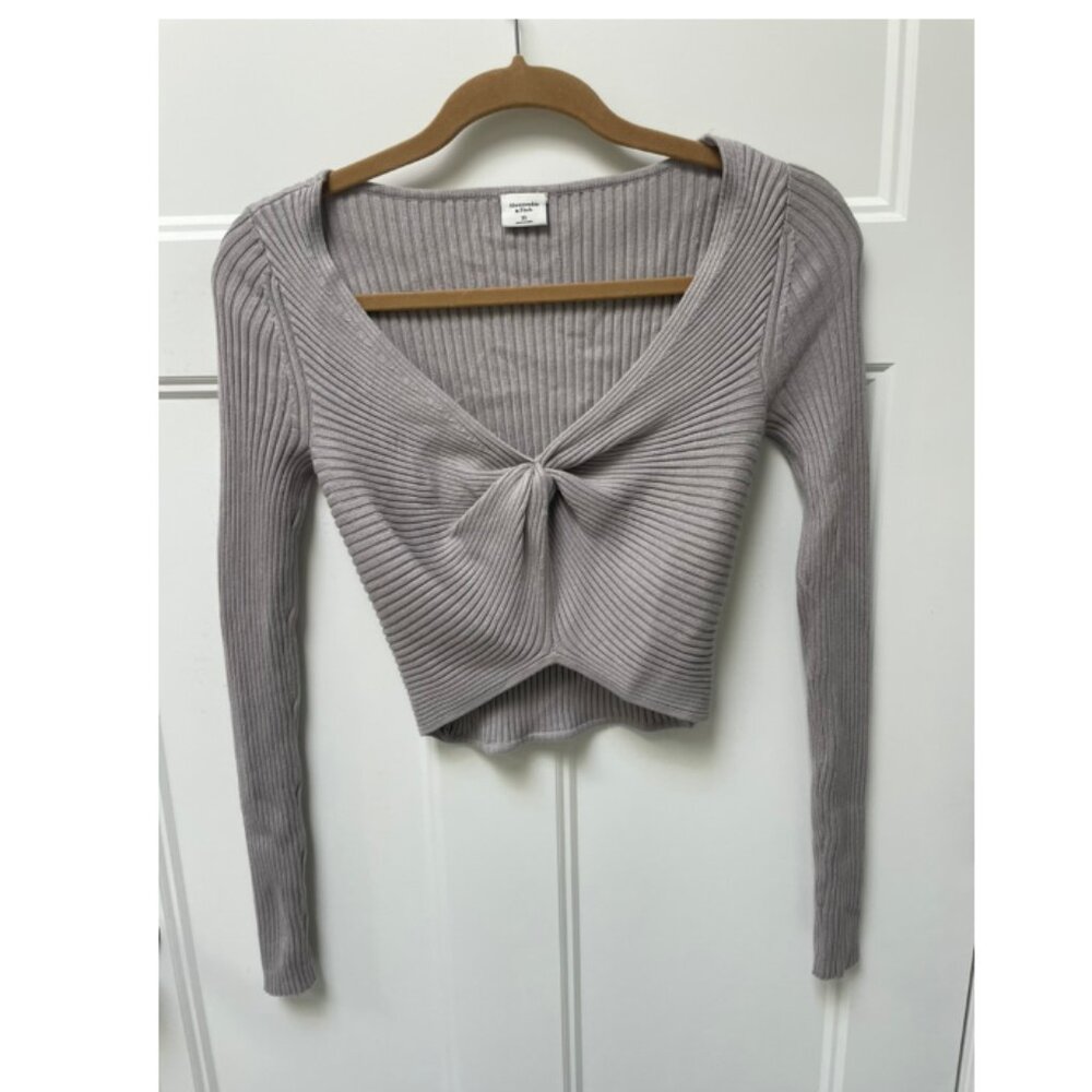 Abercrombie & Fitch Front Twist Cropped Sweater Shirt